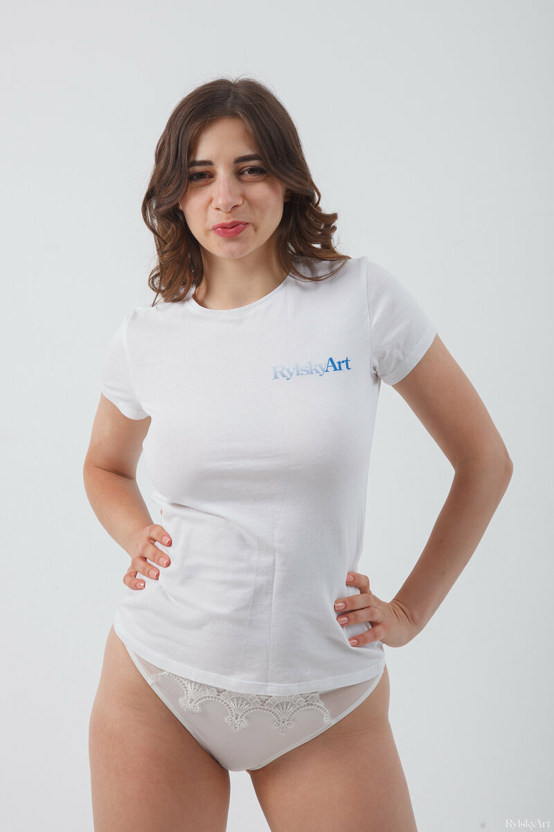 Дина, 49